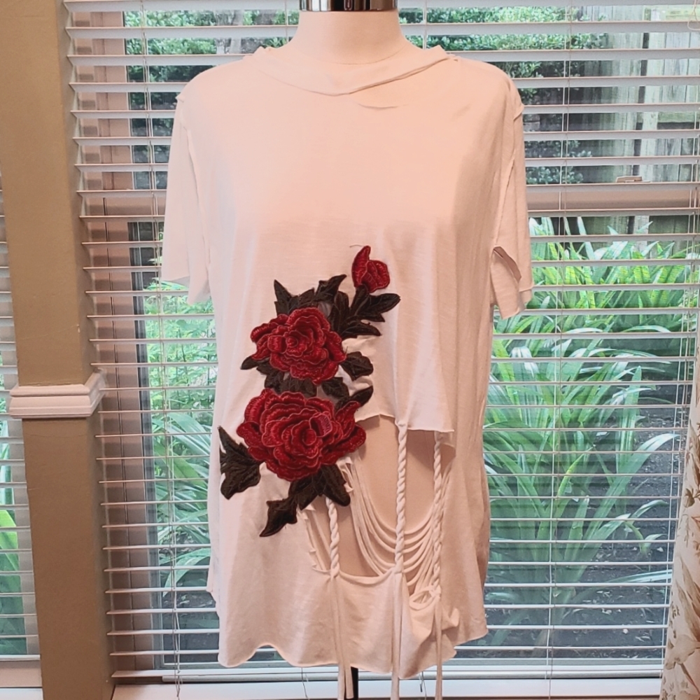 CLEO apparel Raw Hem Tee